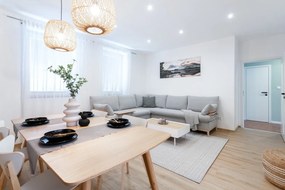 Бяла масичка за кафе Arista - Teulat