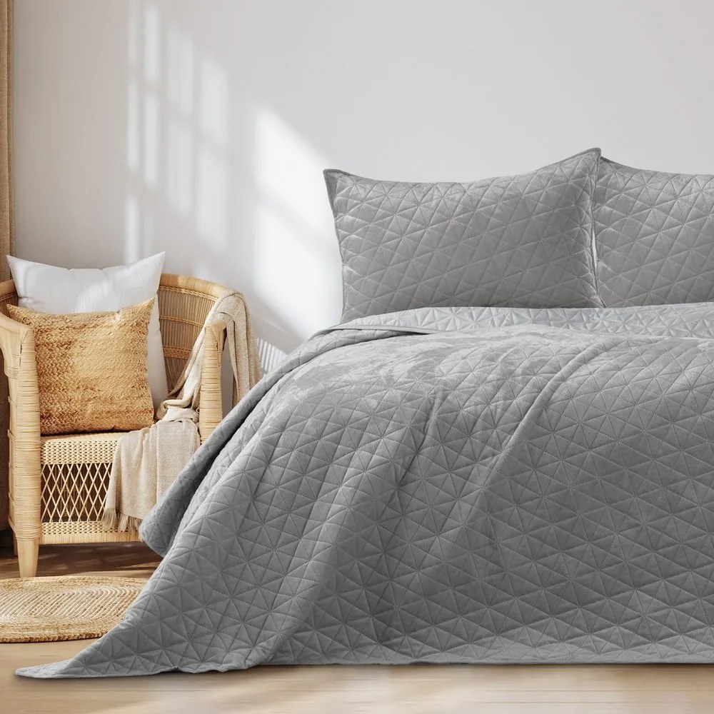 Светлосиво капитонирано покривало за легло 260x280 cm Laila – AmeliaHome