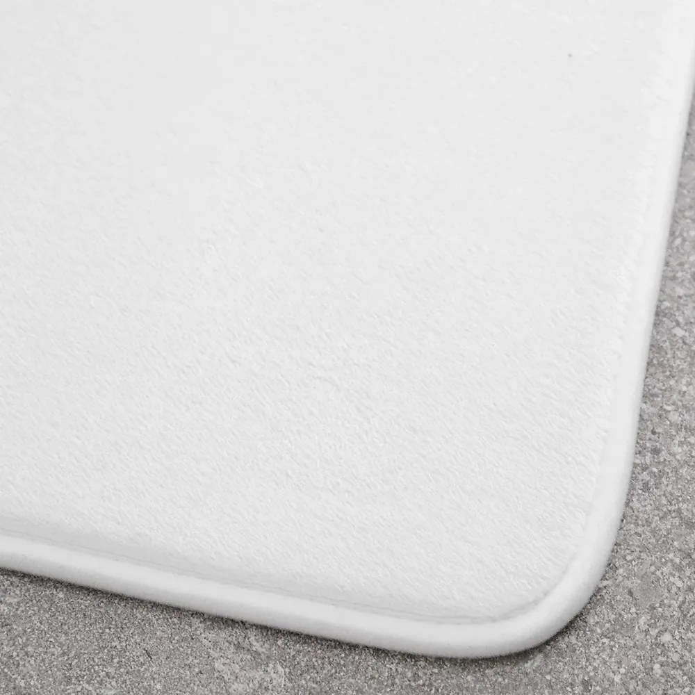 Бели килими за баня в комплект от 2 бр. WC от мемори пяна 50x80 cm Anti-Bacterial – Catherine Lansfield