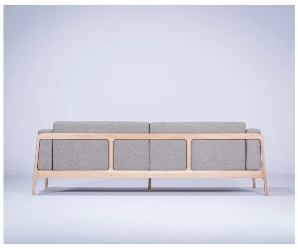 Сив диван с масивна дъбова конструкция , 240 см Fawn - Gazzda