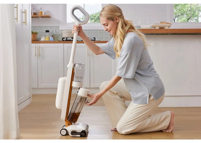 Вертикална прахосмукачка Tineco iFloor Y2 Plus, 6500 Pa, Wi-Fi, 0.8 л мръсна/1 л чиста, LED, Самопочистване, 70м2, Индикатори, Бял/оранжев