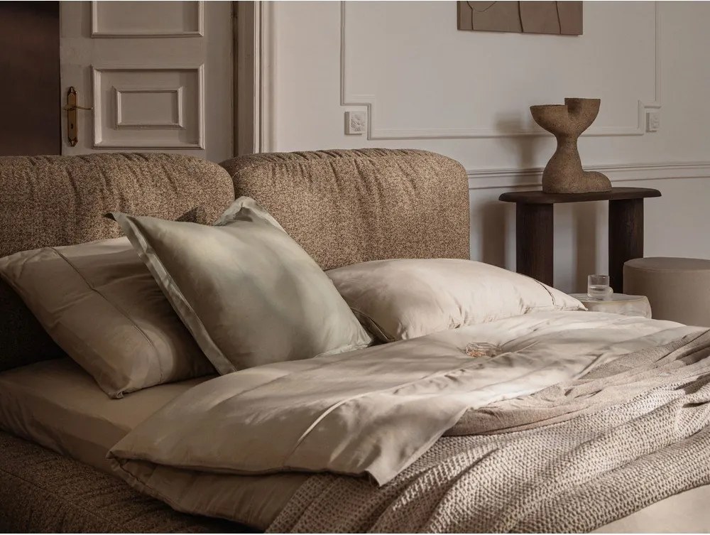 Светлокафяво тапицирано двойно легло с място за съхранение и включена подматрачна рамка 200x200 cm Martina – Micadoni