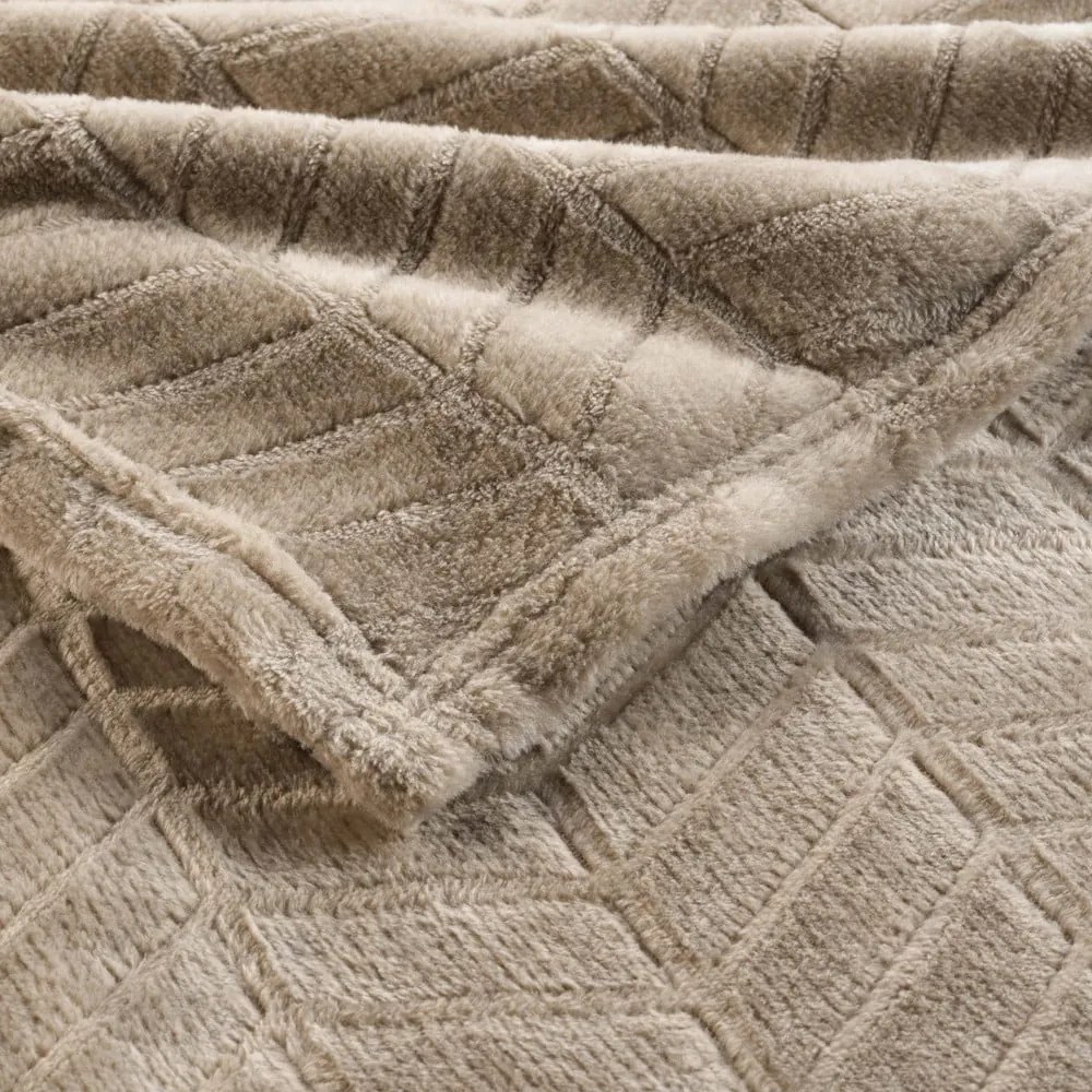 Светлокафяво покривало за легло от микрофланела 180x220 cm Arya – douceur d'intérieur
