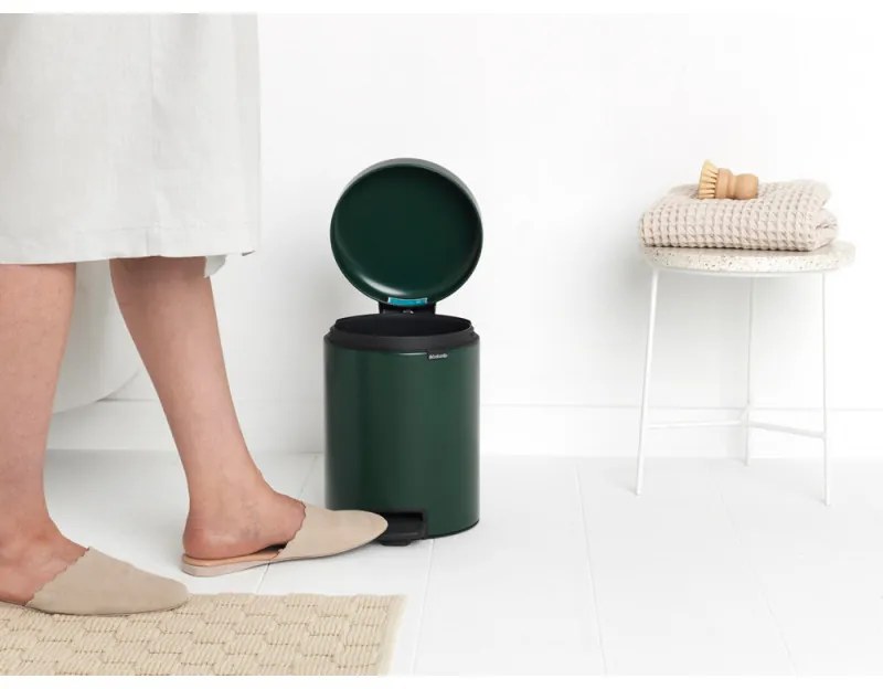 Кош за боклук с педал Brabantia NewIcon 1003199, 5 л, Плавно затваряне, Противоплъзгаща основа, Тъмнозелен