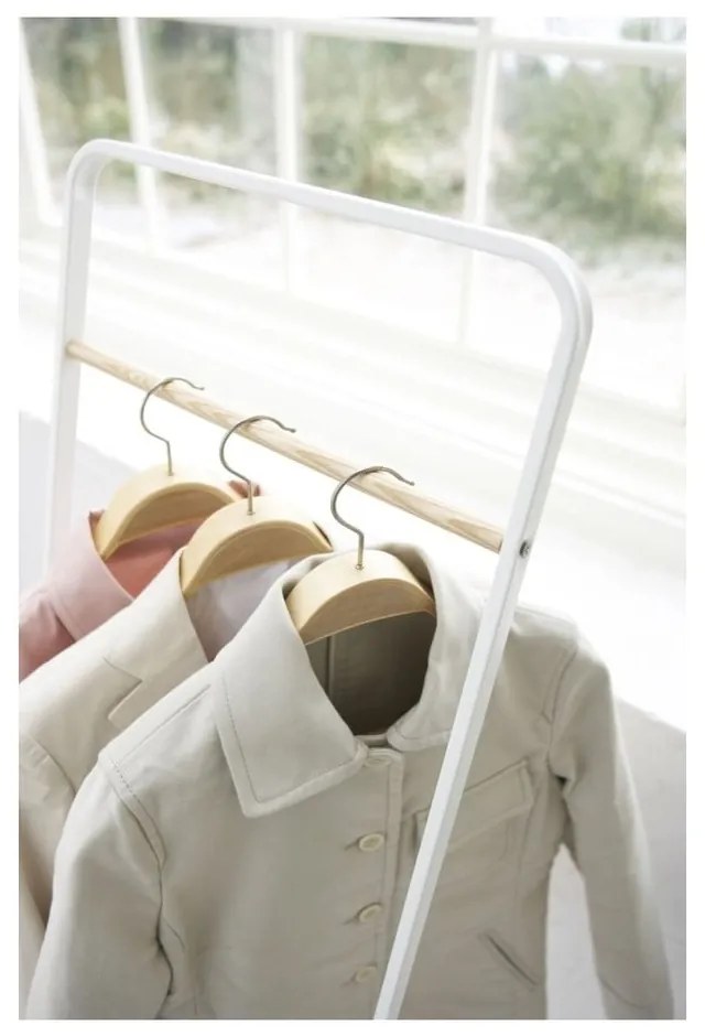 Бяла метална стойка за дрехи Tower – YAMAZAKI