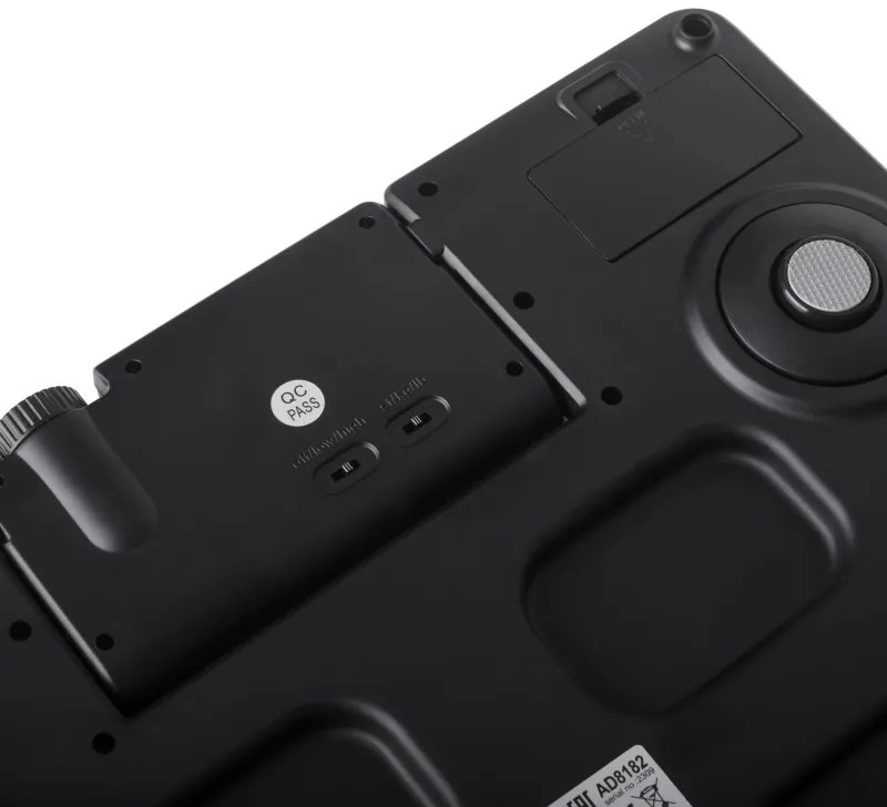 Кантар Adler AD 8182, До 180 кг, Проектор, LCD дисплей, 4 x ААA, Черен