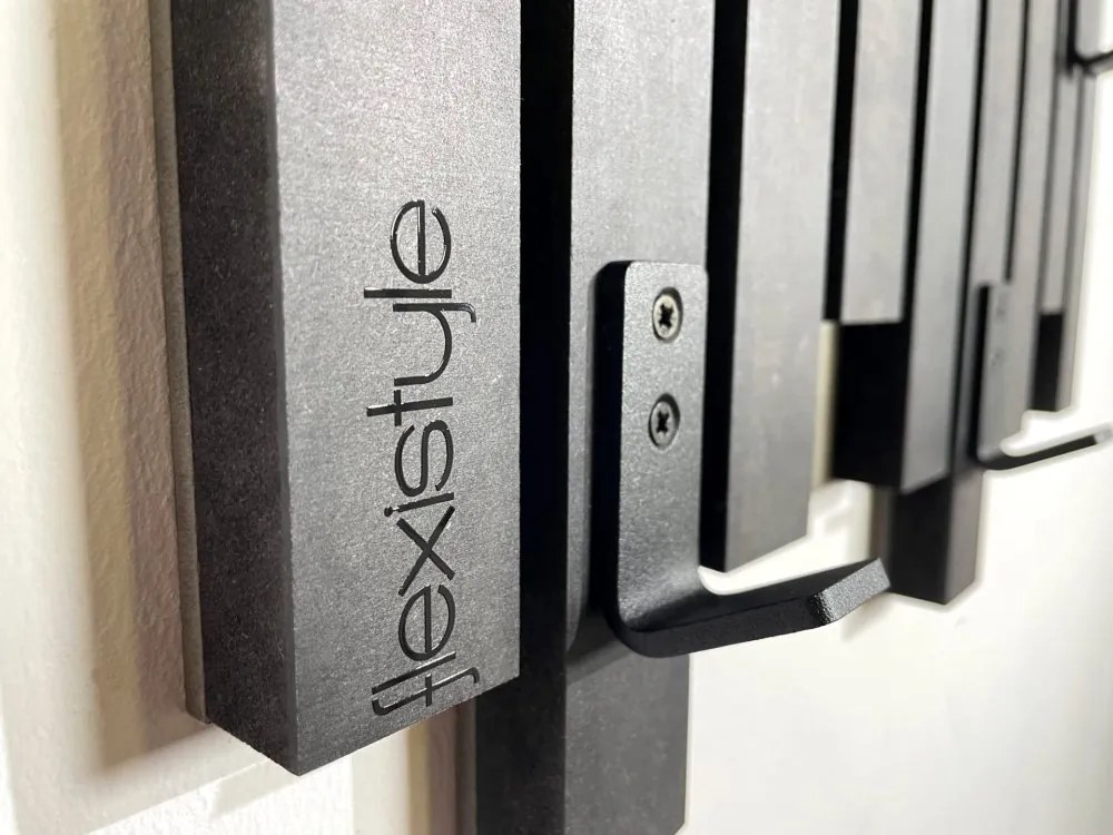 Черна стенна закачалка за дрехи Šírka: 40 cm | Výška: 30 cm