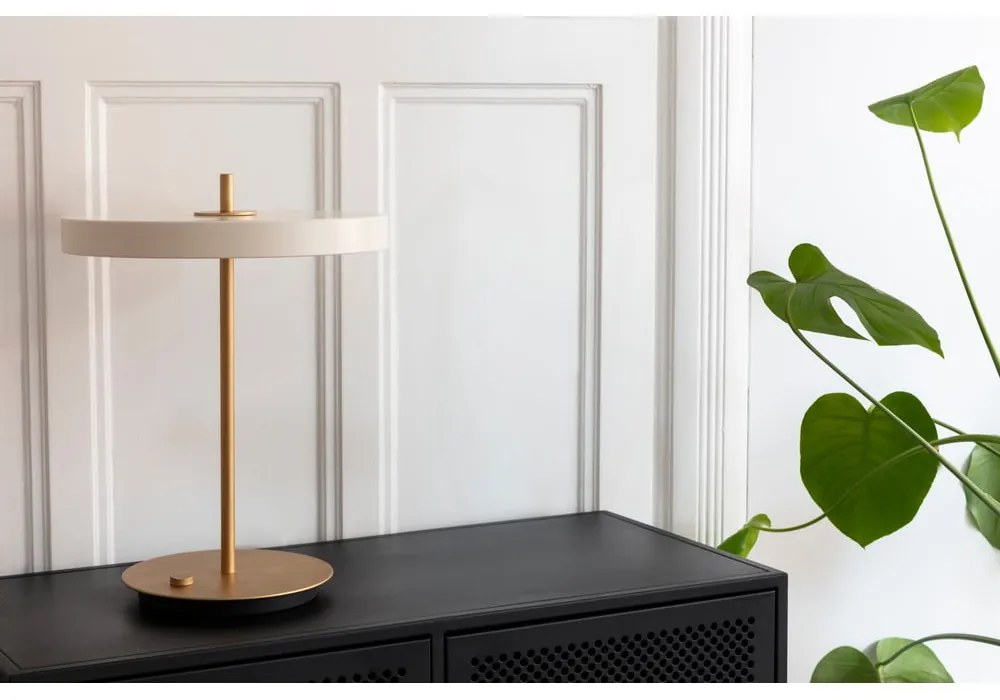 Бяла LED настолна лампа с възможност за димиране и метален абажур (височина 41,5 cm) Asteria Table - UMAGE