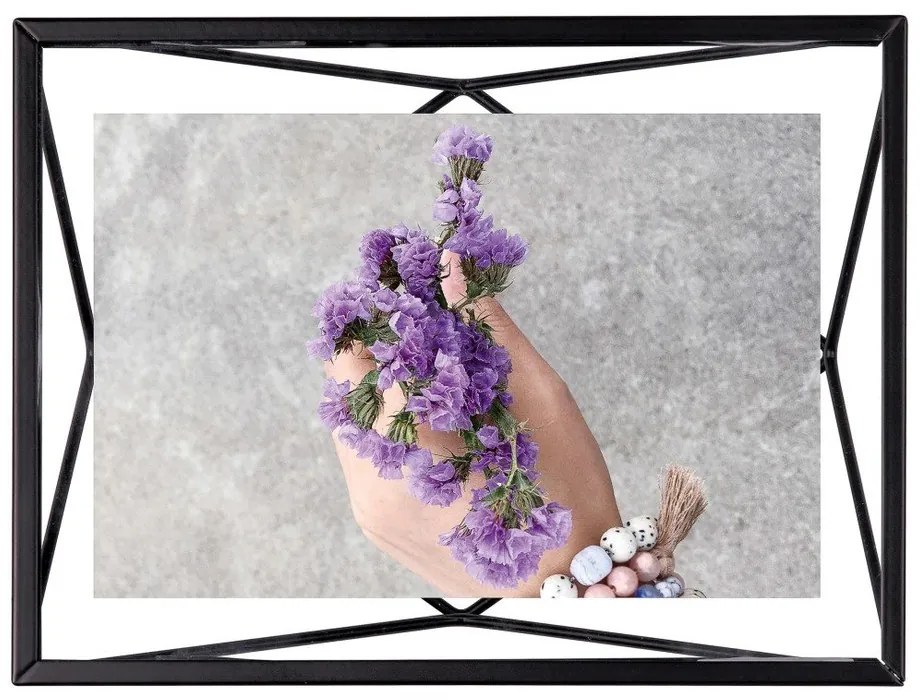 Черна метална стояща/висяща рамка 20x15 cm Prisma – Umbra