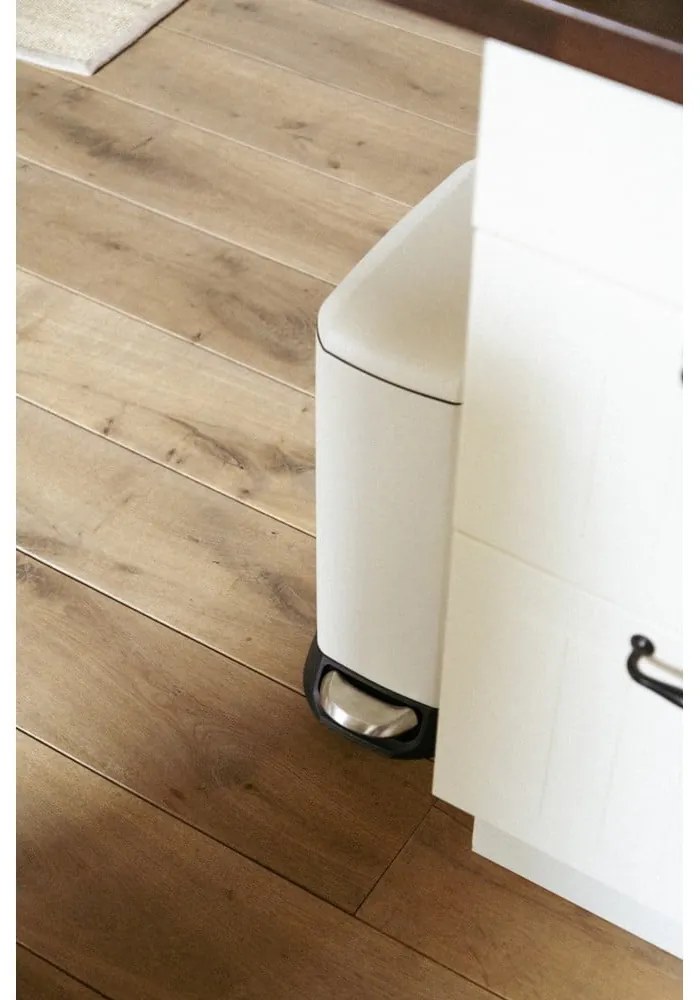 Кремаво стоманено кошче за боклук с педал 20 l Design – Wenko