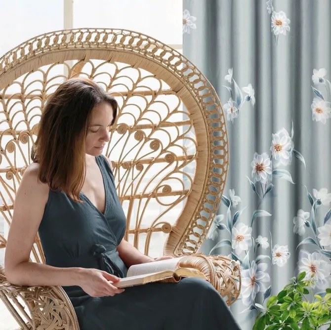 Сива затъмняваща завеса с принт на цветя Ширина: 140 см | Дължина: 270 см