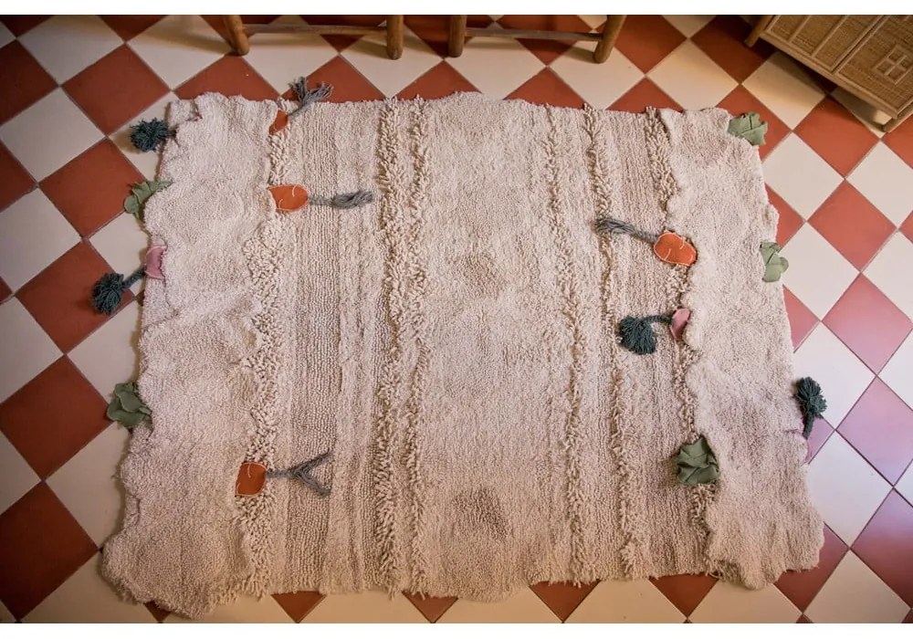 Кремаво памучно детско килимче за игра 120x160 cm Veggie Garden – Lorena Canals