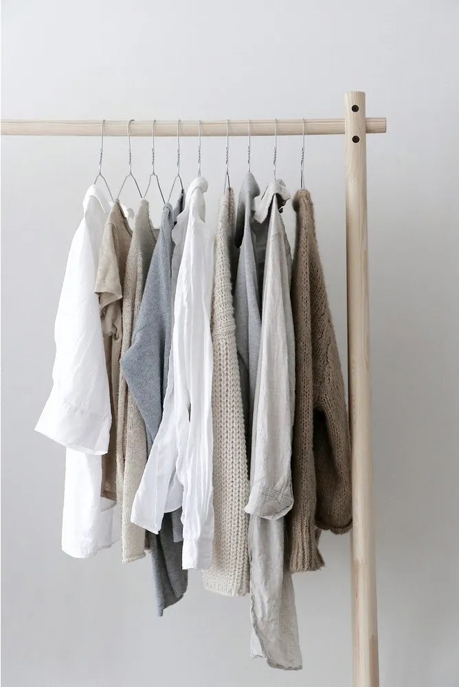 Стойка за дрехи от борова дървесина Hongi - Karup Design