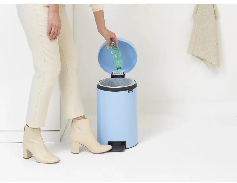 Кош за боклук с педал Brabantia NewIcon 1005532, 12 л, Плавно затваряне, Противоплъзгаща основа, Светлосин