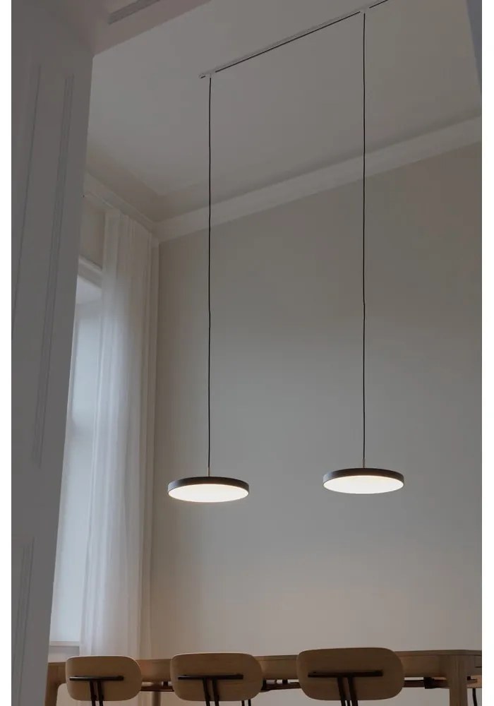 Черно LED затъмняващо се висящо осветително тяло с метален абажур ø 43 cm Asteria Plus Medium – UMAGE