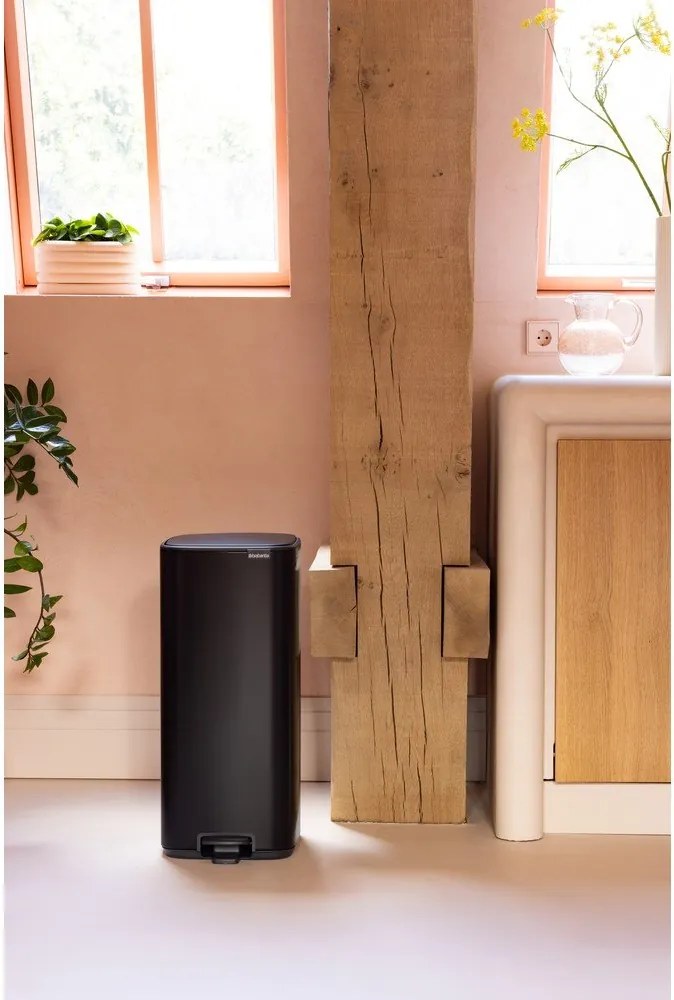 Матово черно стоманено кошче за боклук с педал 30 l Bo – Brabantia