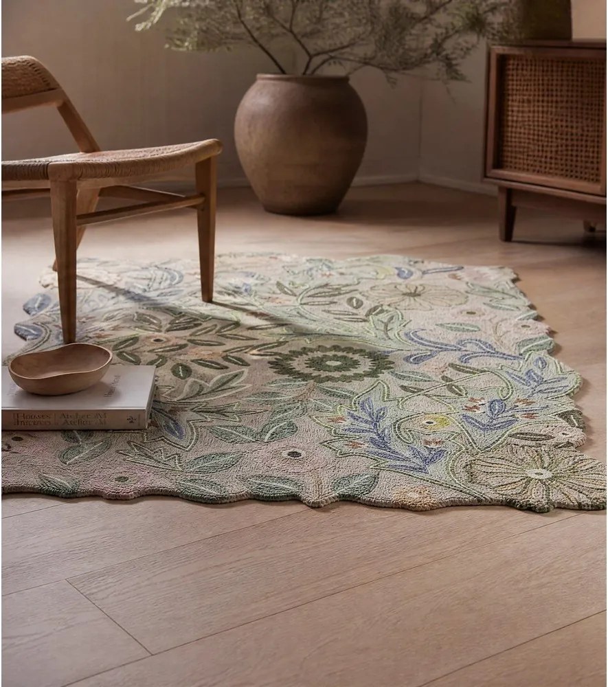 Зелен ръчно изработен вълнен килим 120x170 cm Bryony Shaped Floral – Flair Rugs