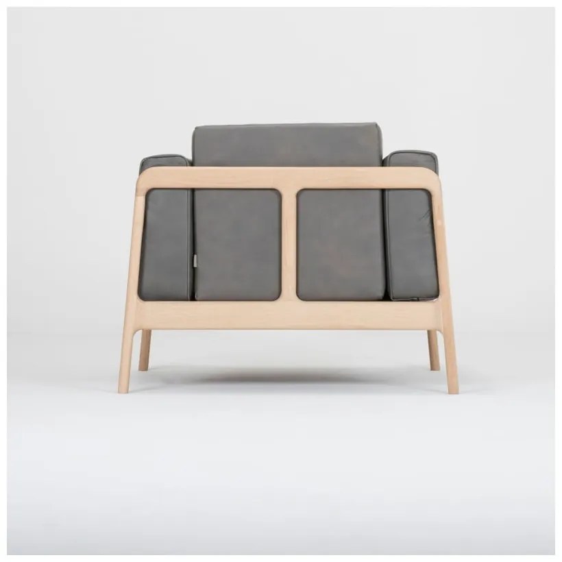 Тъмно сив фотьойл от биволска кожа с масивна дъбова конструкция Fawn - Gazzda