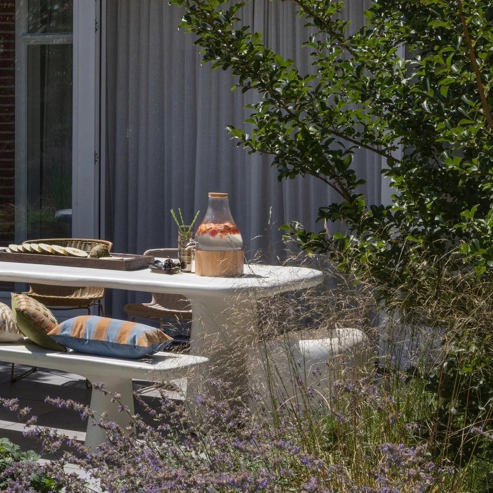 Пластмасова градинска пейка в цвят слонова кост Loggia – WOOOD