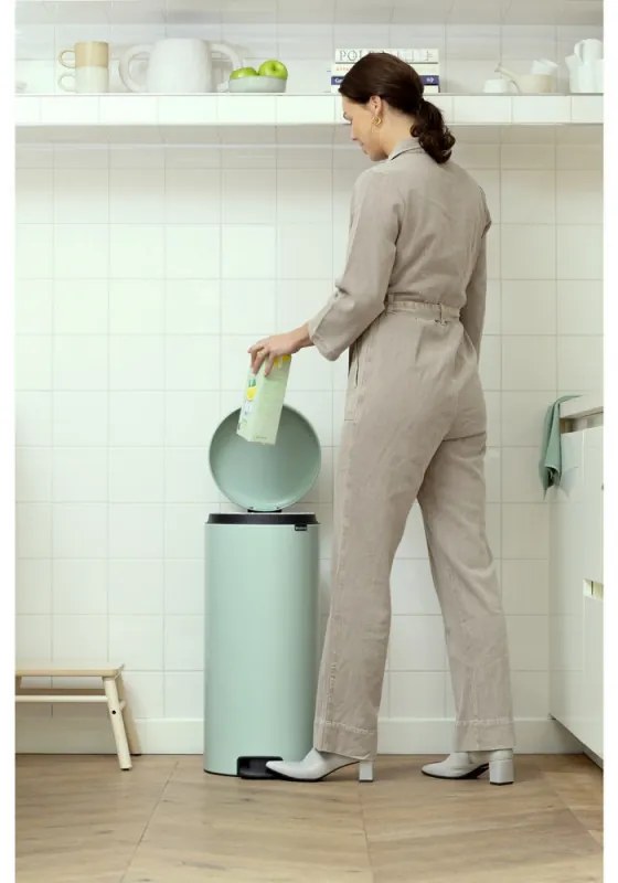 Кош за боклук с педал Brabantia NewIcon 1008851, 30 л, Плавно затваряне, Противоплъзгаща основа, Светлозелен