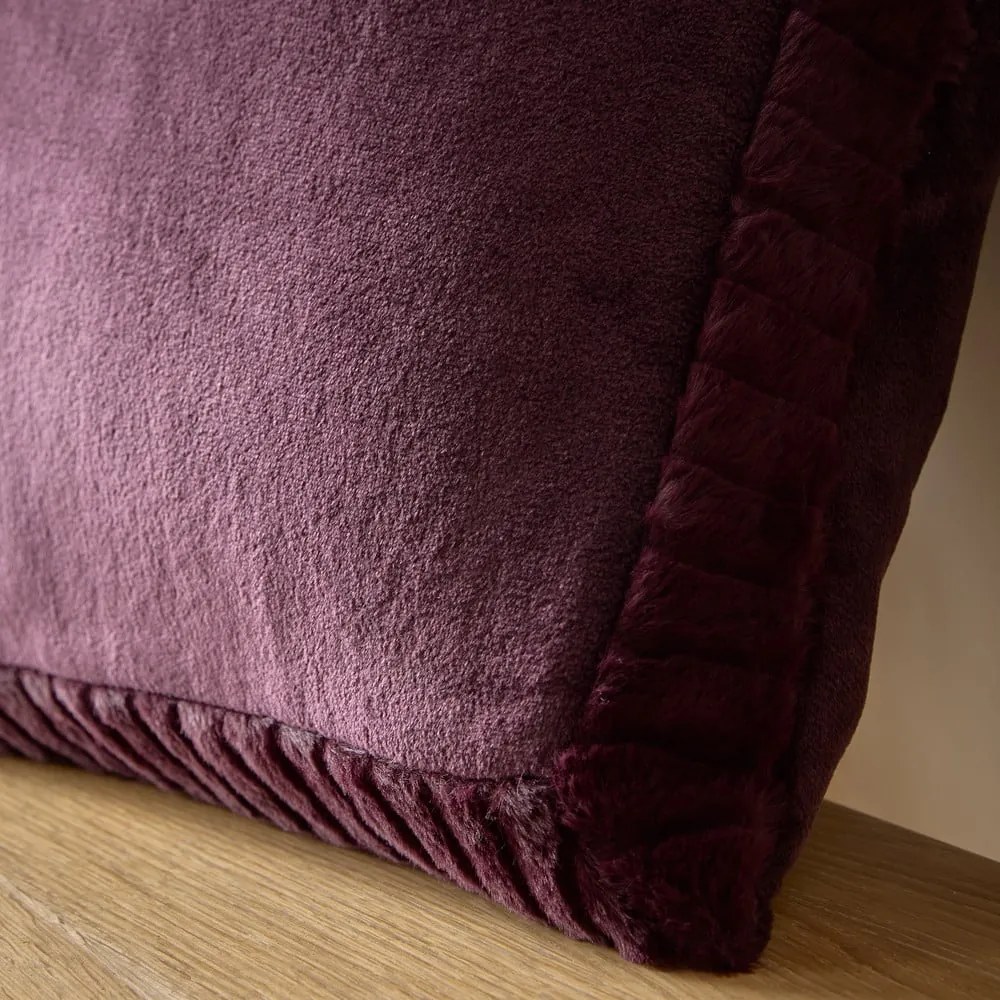 Декоративна възглавница от микроплюш 55x55 cm Velvet and Faux Fur – Catherine Lansfield