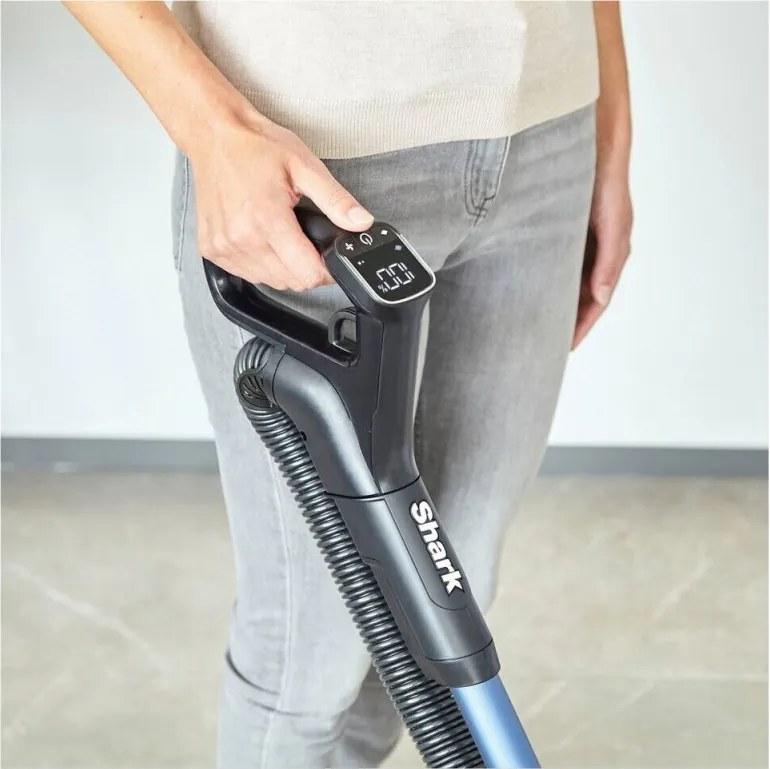Втора ръка: Вертикална прахосмукачка SHARK ICZ300EU T, 450W, 0.6L, 60мин. работа, Безкабелна, LED, HEPA, Син