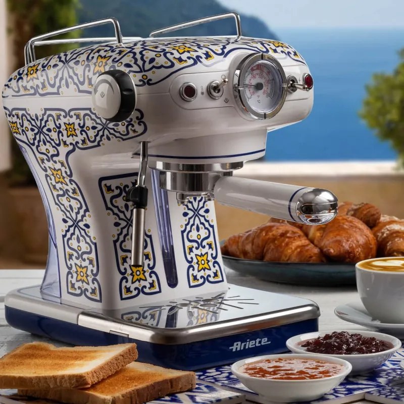 Кафемашина Ariete Capri 1389/1C, 850W, 15 bar, 0.9 л, Стиймър за мляко, Мляно и ESE дози, Бял/син