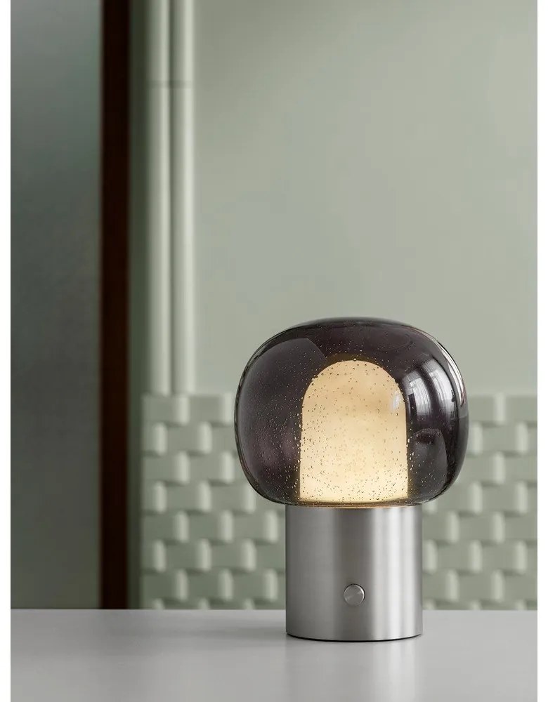 Алуминиева LED настолна лампа в сребрист цвят със стъклен абажур (височина 32 cm) Iris – Blomus