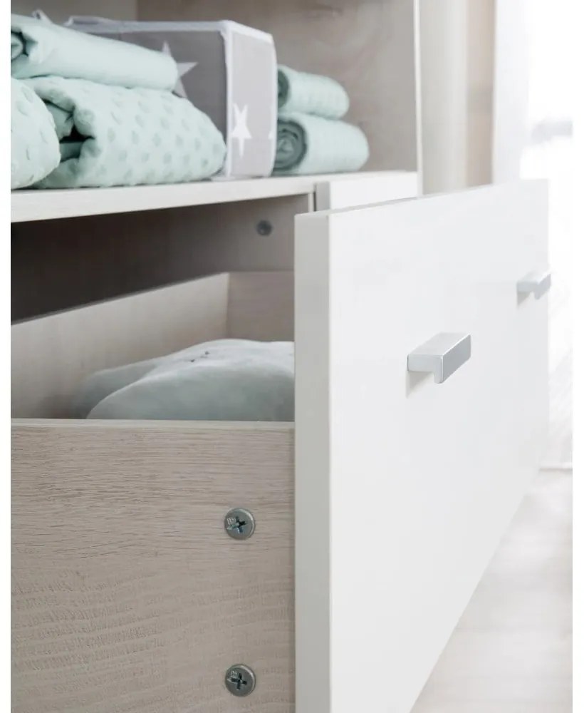 Бял нисък скрин от дъб с маса за преповиване 117x98 cm Julia - Roba