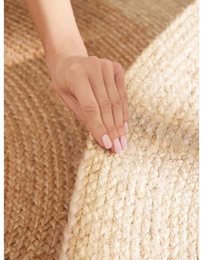 Двустранен ръчно изработен ютен кръгъл килим в цвят слонова кост ø 240 cm Jutta Ivory – Hanse Home