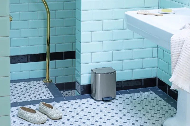 Кош за боклук Brabantia Bo Pedal 1010142, 7 л, Плавно затваряне, Гумирана основа, Устойчив на пръстови отпечатъци, Инокс