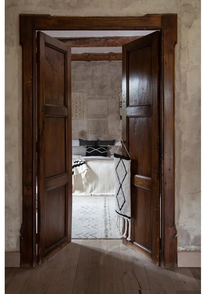 Кремав ръчно изработен вълнен килим подходящ за пране 140x200 cm Lakota Day – Lorena Canals