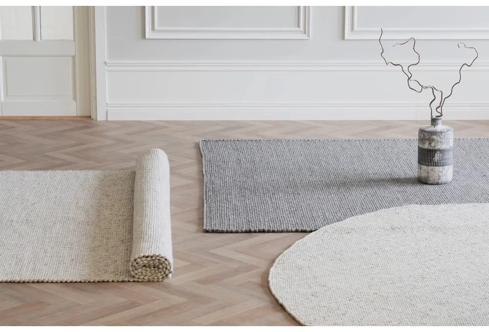 Светлосив вълнен килим 290x200 cm Auckland - Rowico