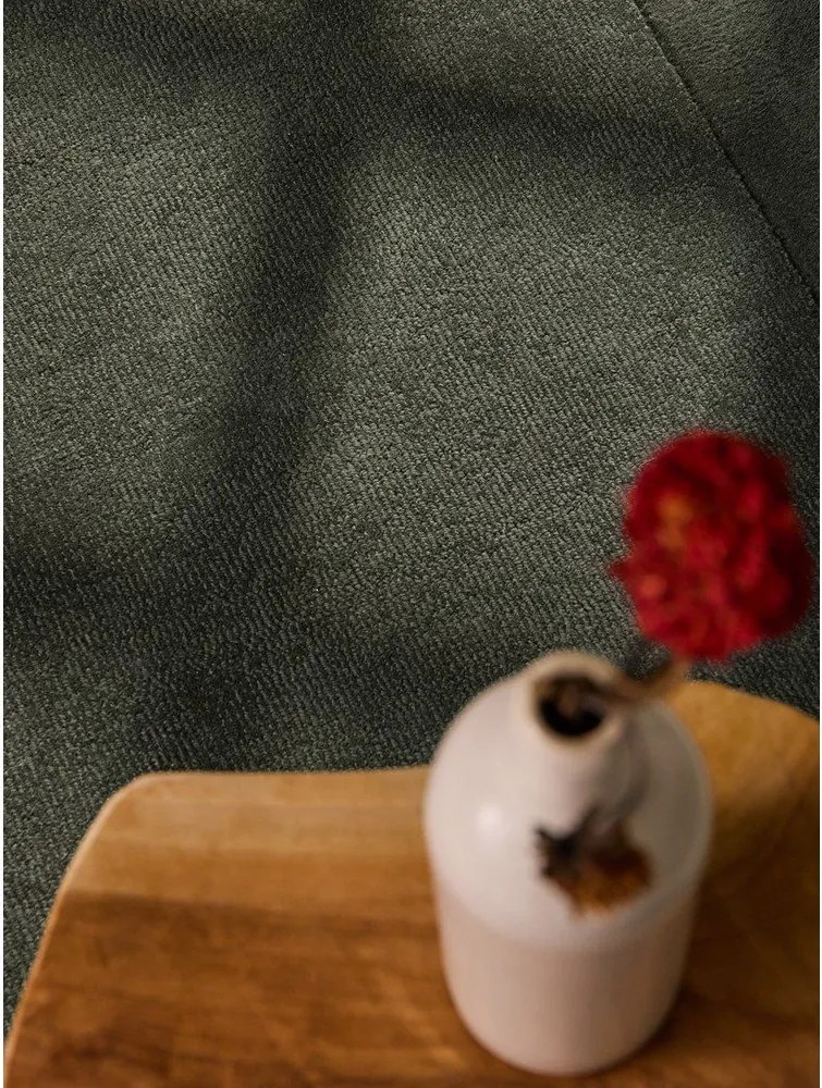 Тъмнозелен ръчно изработен килим със смес от вълна 120x180 cm Kari – Villeroy&amp;Boch