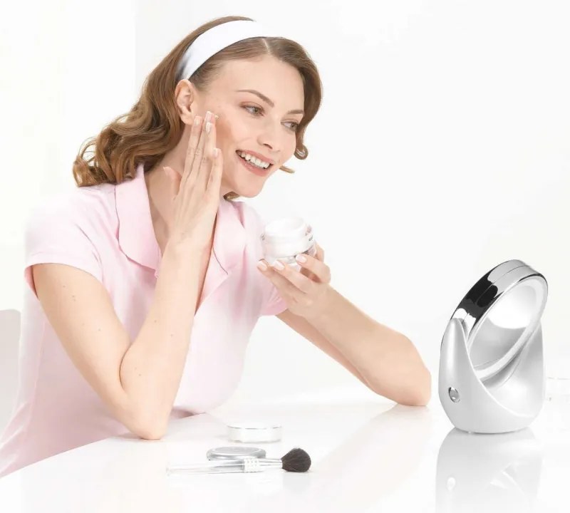 Козметично огледало Beurer BS 49, 11 см, LED светлина, Хромирано покритие, Въртящо, Бял