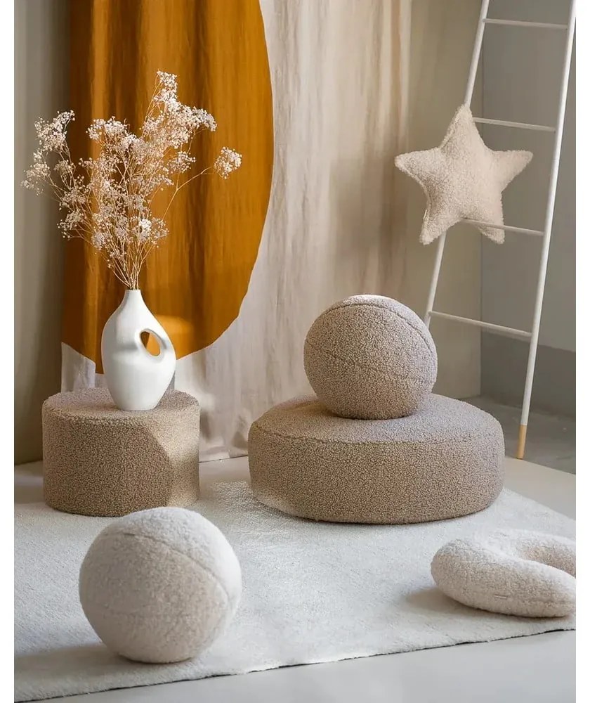 Светлокафява детска възглавница за диван от букле Ball – Wigiwama