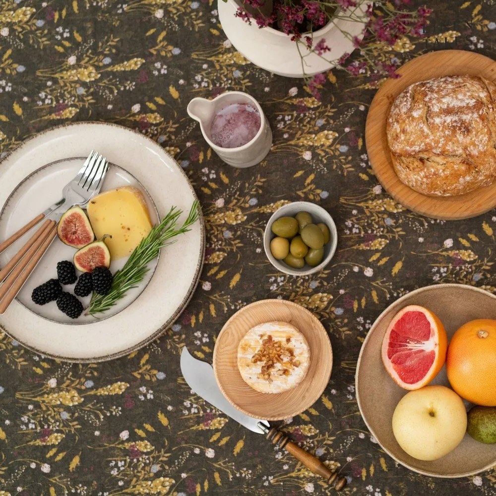 Ленена покривка за маса 140x300 cm Woodland – Linen Tales