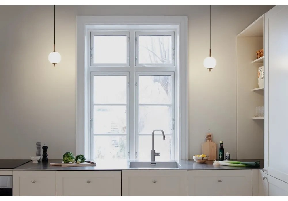 Метално LED висящо осветително тяло в месингов цвят със стъклен абажур ø 12 cm Audrey – UMAGE