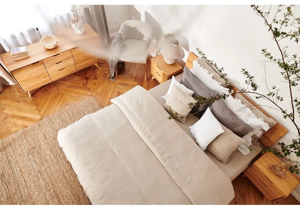 Нисък скрин от букова дървесина 134x63 cm Greg - The Beds