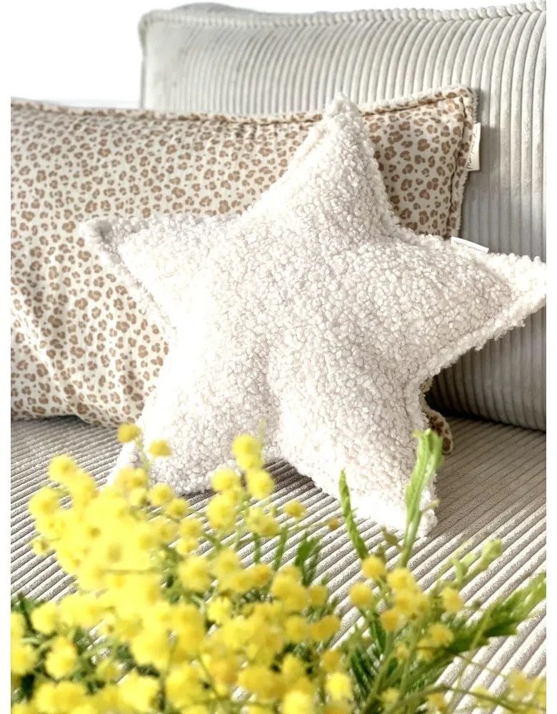 Кремава детска възглавница за диван от букле Star – Wigiwama