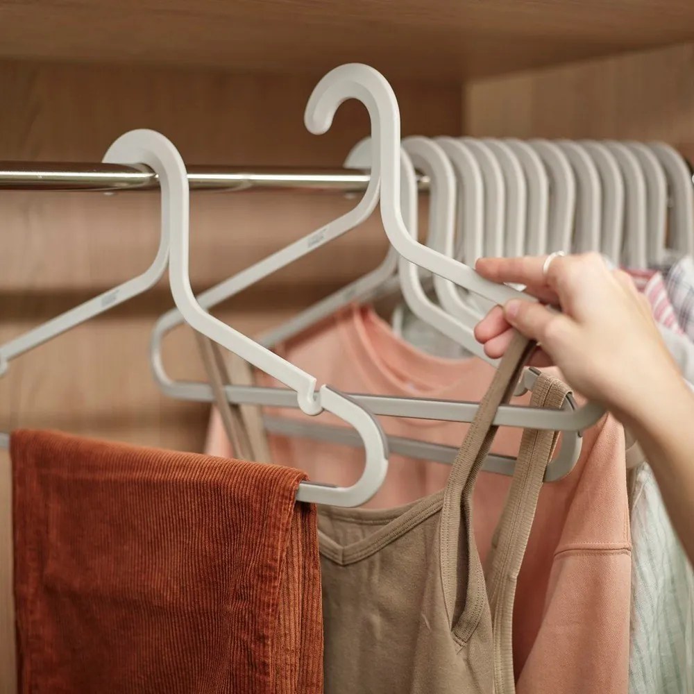 Пластмасови закачалки в комплект 5 бр. Orderly – Joseph Joseph