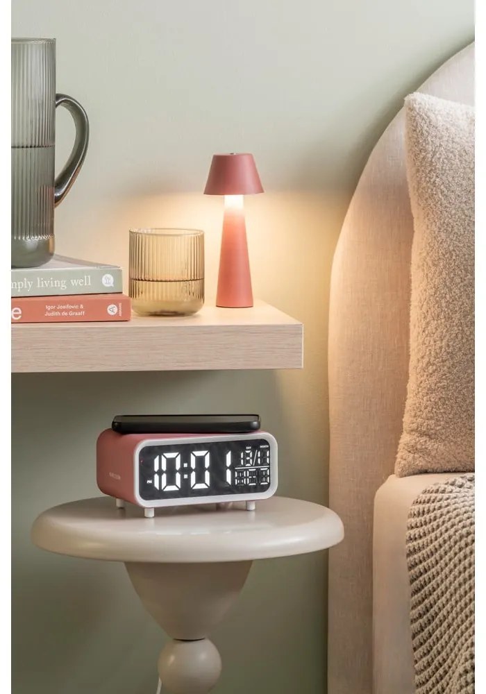 Дигитална аларма с безжично зарядно Chunky LED – Karlsson
