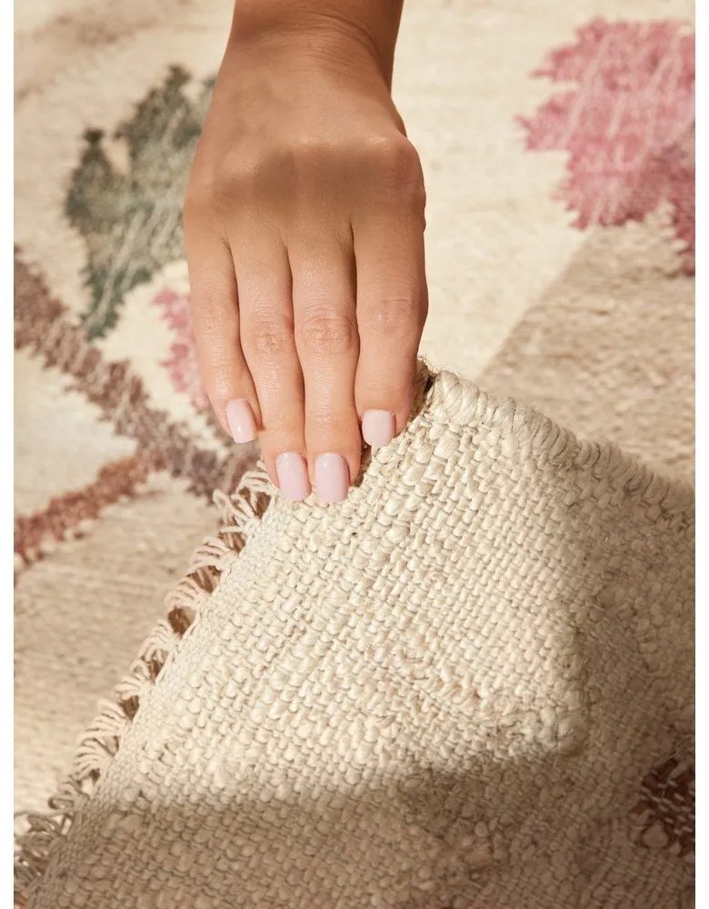 Кремав ръчно изработен ютен килим 80x150 cm Roya Violette – Elle Decoration