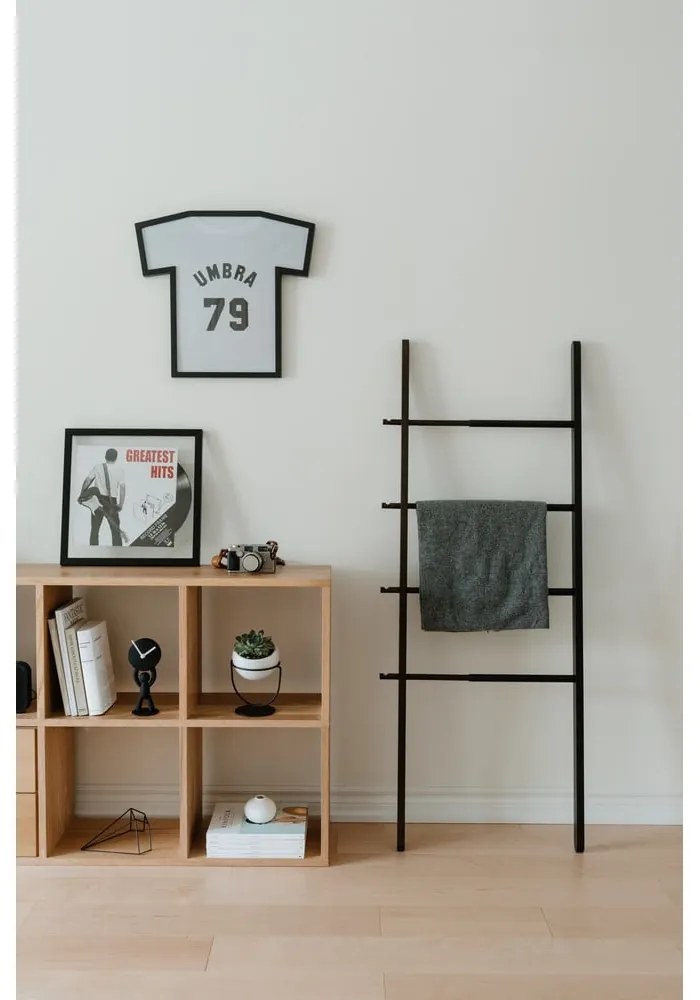 Черна пластмасова висяща рамка 50x54,5 cm T-Frame – Umbra