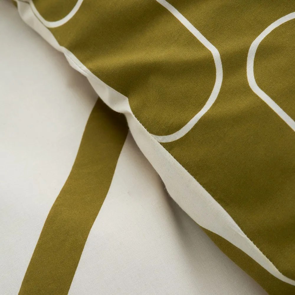 Двойно удължено спално бельо в цвят каки-бежово 230x220 cm Linear Curve – Catherine Lansfield