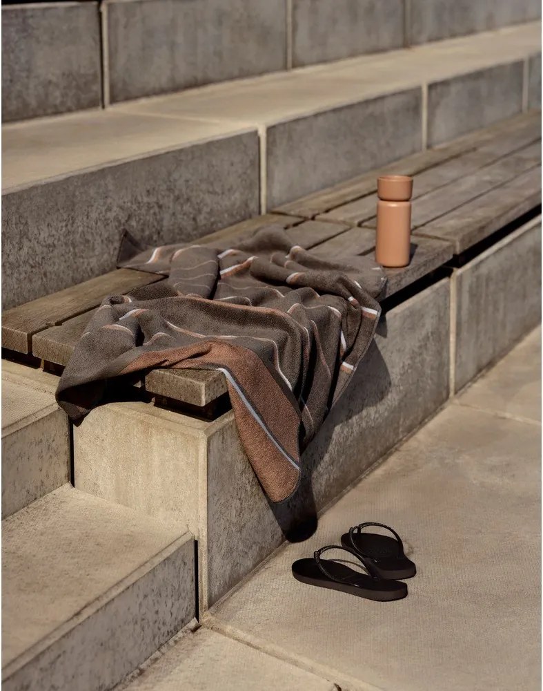 Кафява/бежова памучна хавлиена кърпа 70x140 cm Sauna – Zone