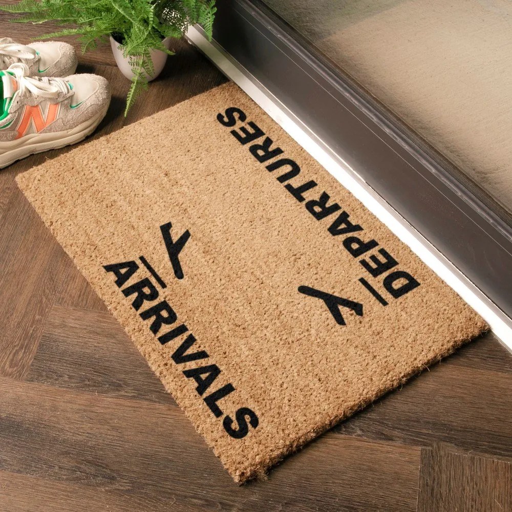 Изтривалка от кокосови влакна 40x60 cm Arrivals and Departures – Artsy Doormats