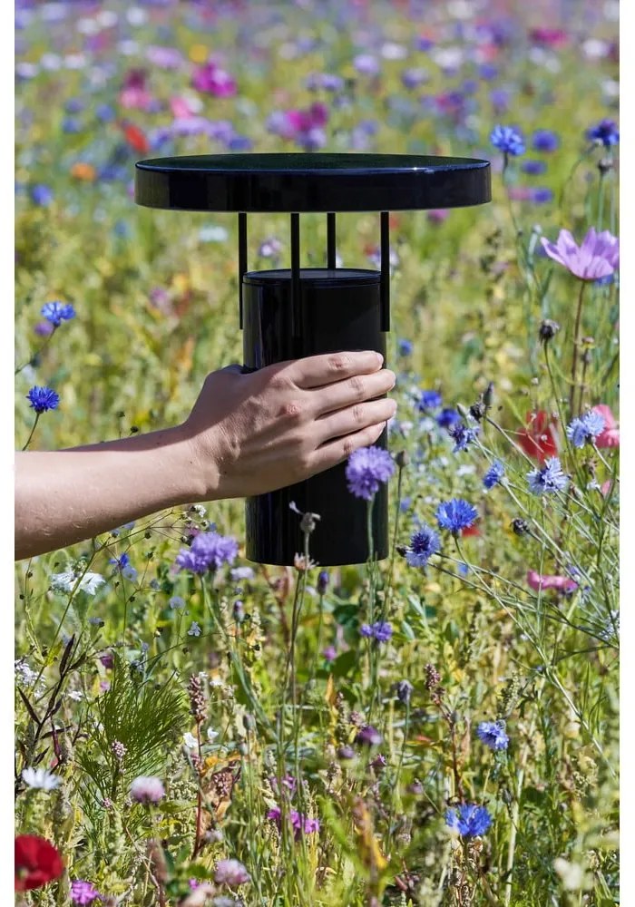 Черна LED затъмняваща се настолна лампа с метален абажур (височина 28 cm) BringMe – Hübsch