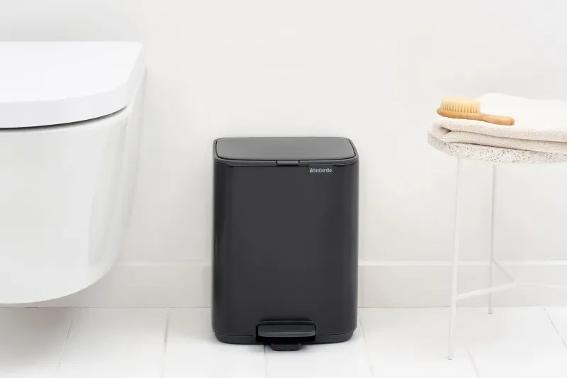 Кош за боклук Brabantia Bo Pedal 1010137, 7 л, Плавно затваряне, Гумирана основа, Черен мат