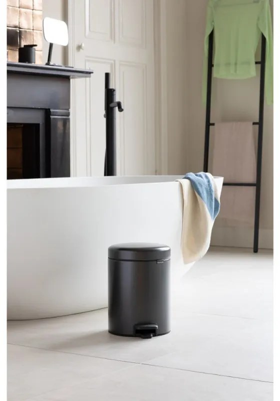 Кош за боклук с педал Brabantia NewIcon 1008838, 5 л, Плавно затваряне, Противоплъзгаща основа, Тъмносив